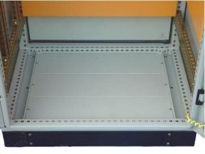 Closable 3-sectioned bottom panel